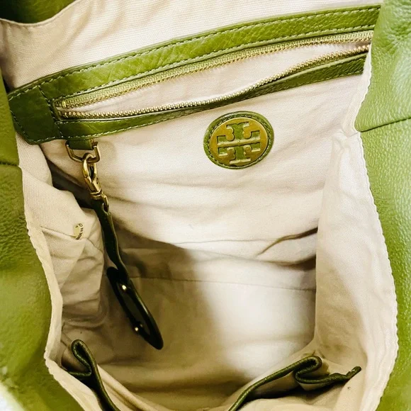 Tory Burch Green Shoulder Bag with Gold Accents - Picture 2 of 4